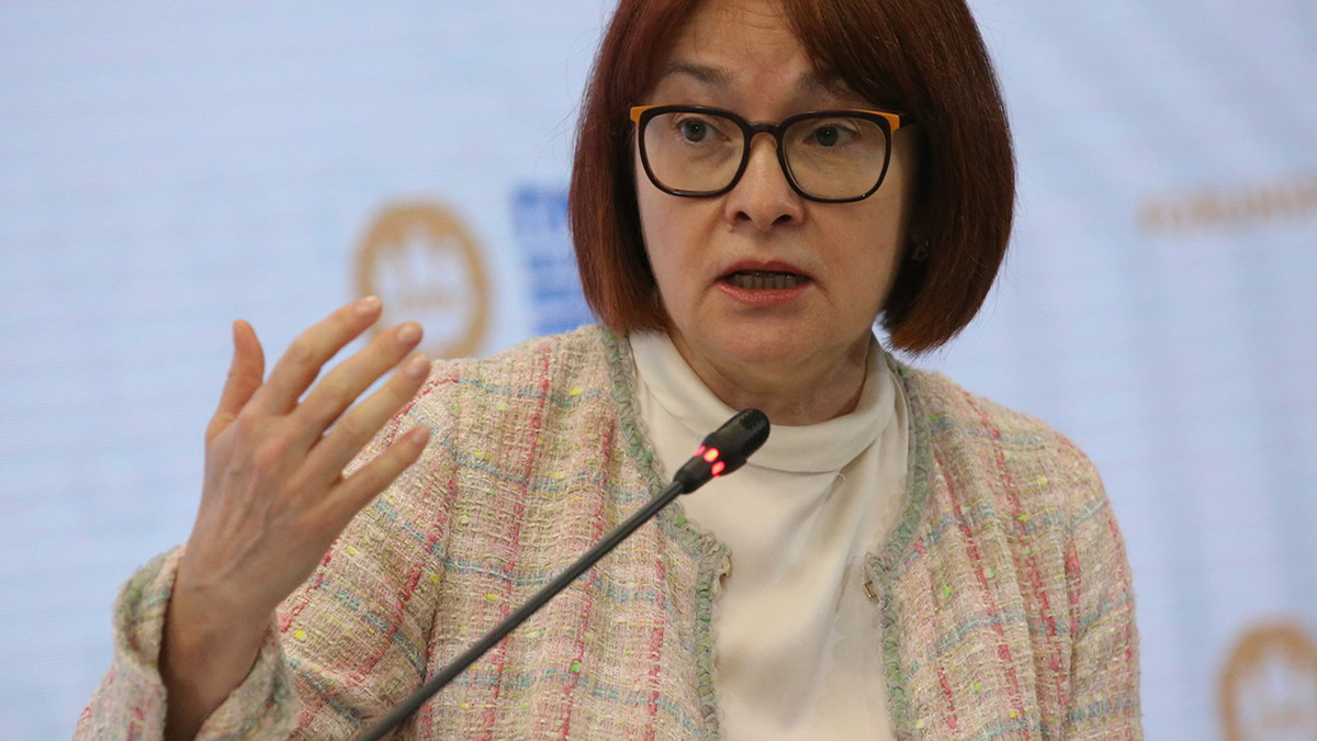 Хотели избавиться от долгов — получили новые? В ЦБ бьют тревогу из-за «раздолжнителей»