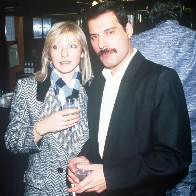 Фредди Меркьюри и Мэри Остин в ноябре 1985 года. 