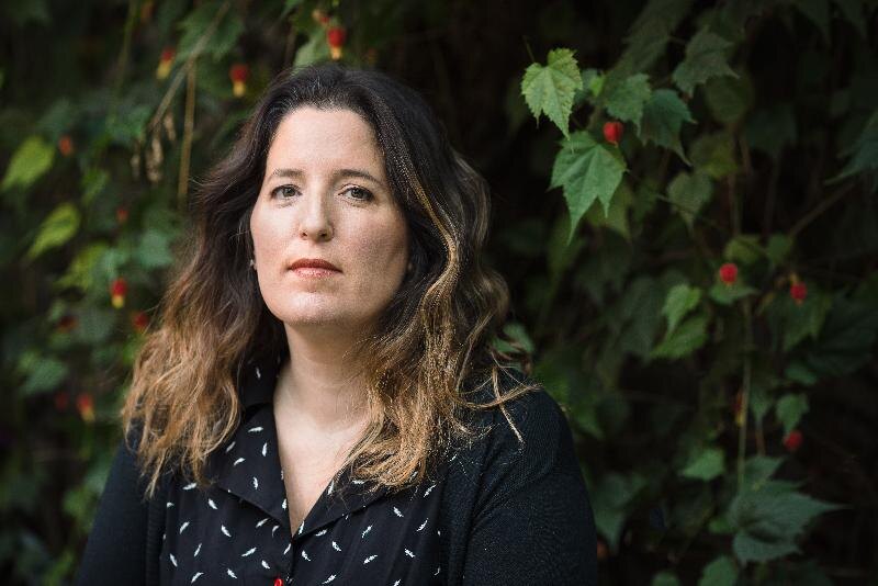 Автор романа Агустина Бастеррика вегетарианка, по ее словам, любое мясо – это труп некогда живого существа, именно так и стоит относиться к мясной продукции. 