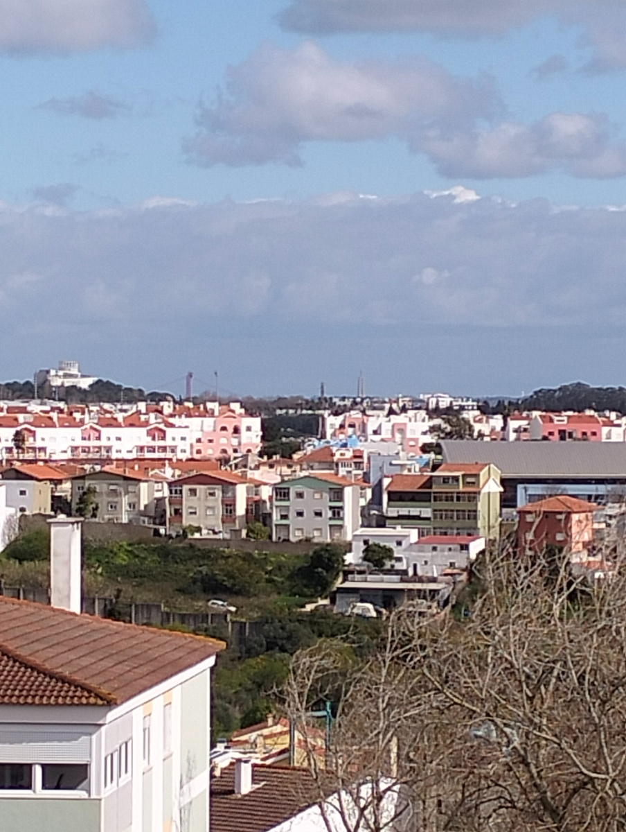 к сожалению, у меня фотоаппарат не супер дорогой, смогла приблизить вот так. но глазами видно лучше)))