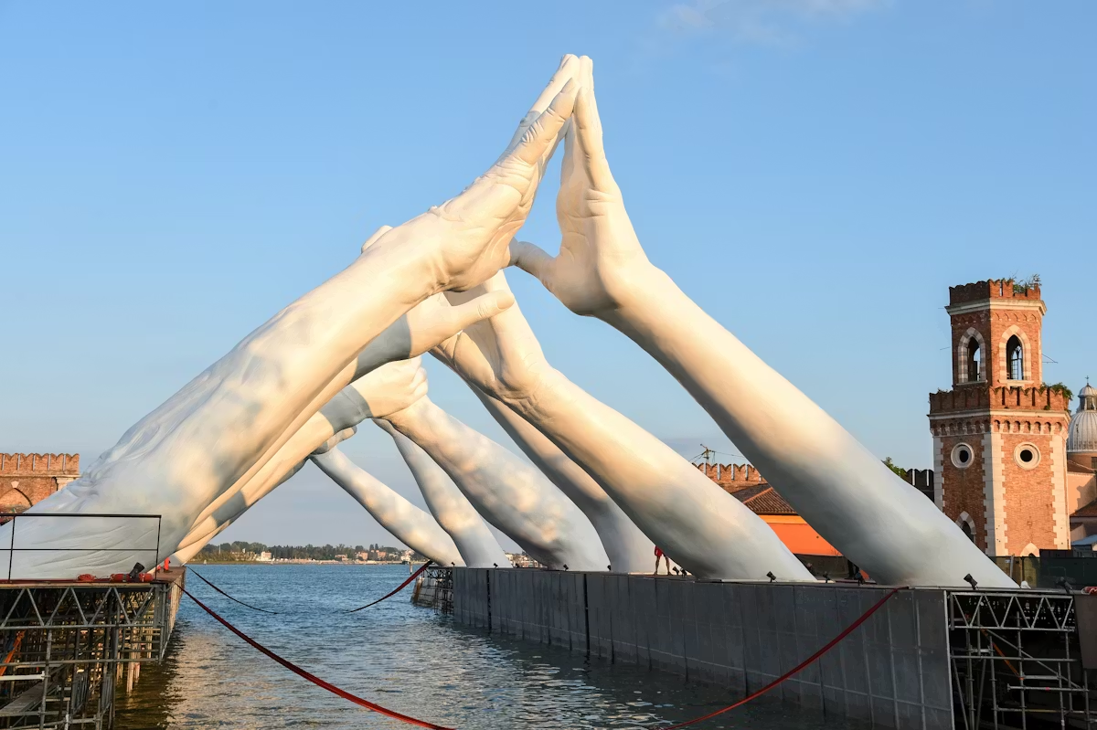 Взято с сайта https://www.wmagazine.com/story/venice-biennale-2019-pavilions