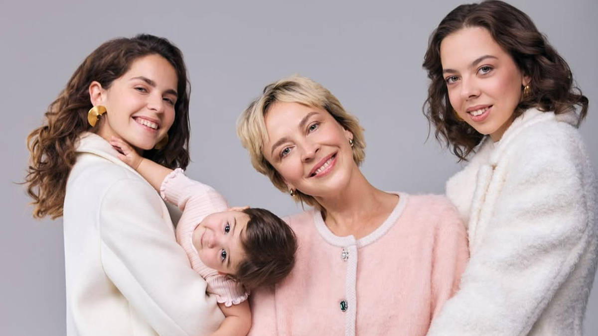    Лиза Моряк с семьёй. Фото: Инстаграм (запрещён в РФ) @moryakliza