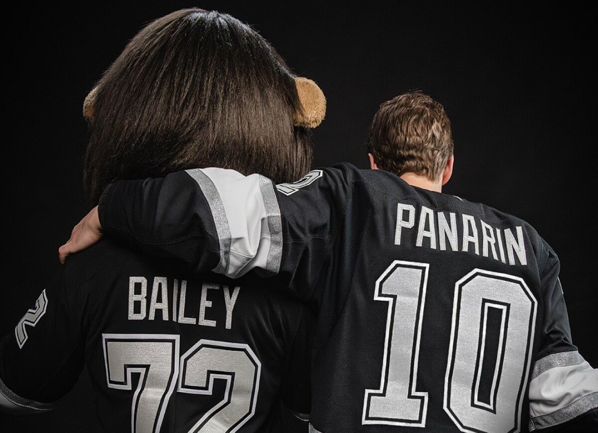     The Athletic: Панарин снова играет под №10, но Rolex у маскота «Кингз» останутся