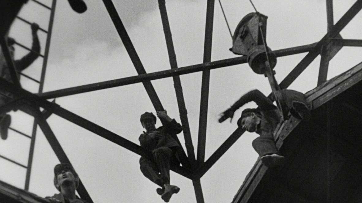     Бастующие рабочие   
Цитата из х/ф «Стачка». Реж. Сергей Эйзенштейн. 1924. СССР