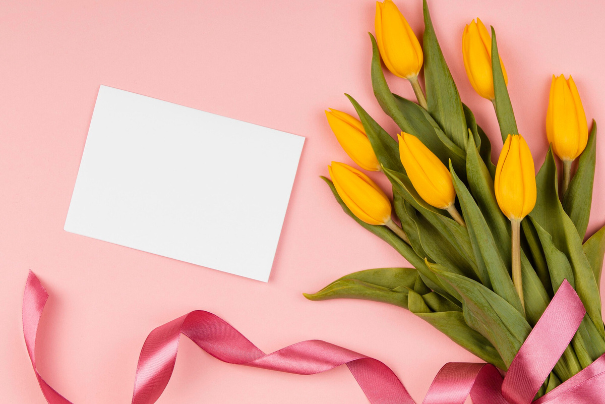     Как сгенерировать открытки на 8 Марта: 5 необычных промптов для ИИ