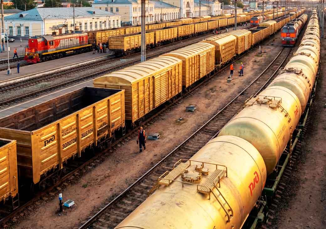 Отстой вагонов на РЖД — новая роскошь. Строй, разбирай, договаривайся,  плати: железнодорожные операторы спасают парк кто как умеет 