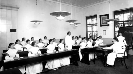 Уроки нянь в петербургском Воспитательном доме