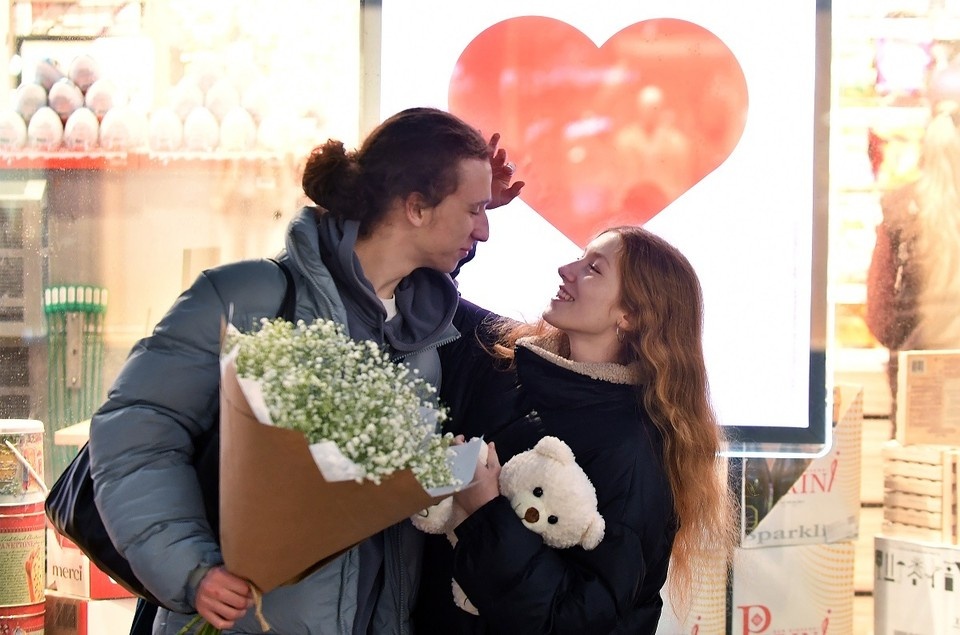    8 Марта для современных ростовчанок — это праздник весны, подарков и цветов. Виктор ДРАЧЕВ