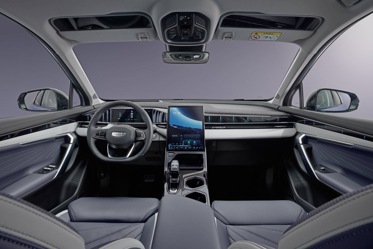 Интерьер Geely Atlas