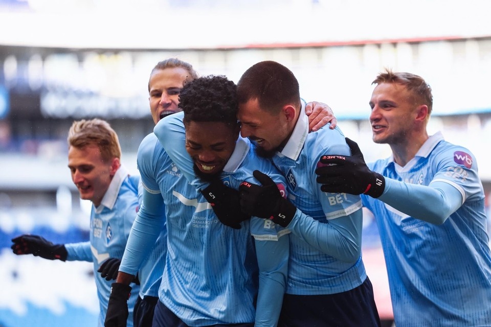    Чинеду перешел в «Крылья» этой зимой, до Самары он играл за «Астану». Сайт ПФК "Крылья Советов"