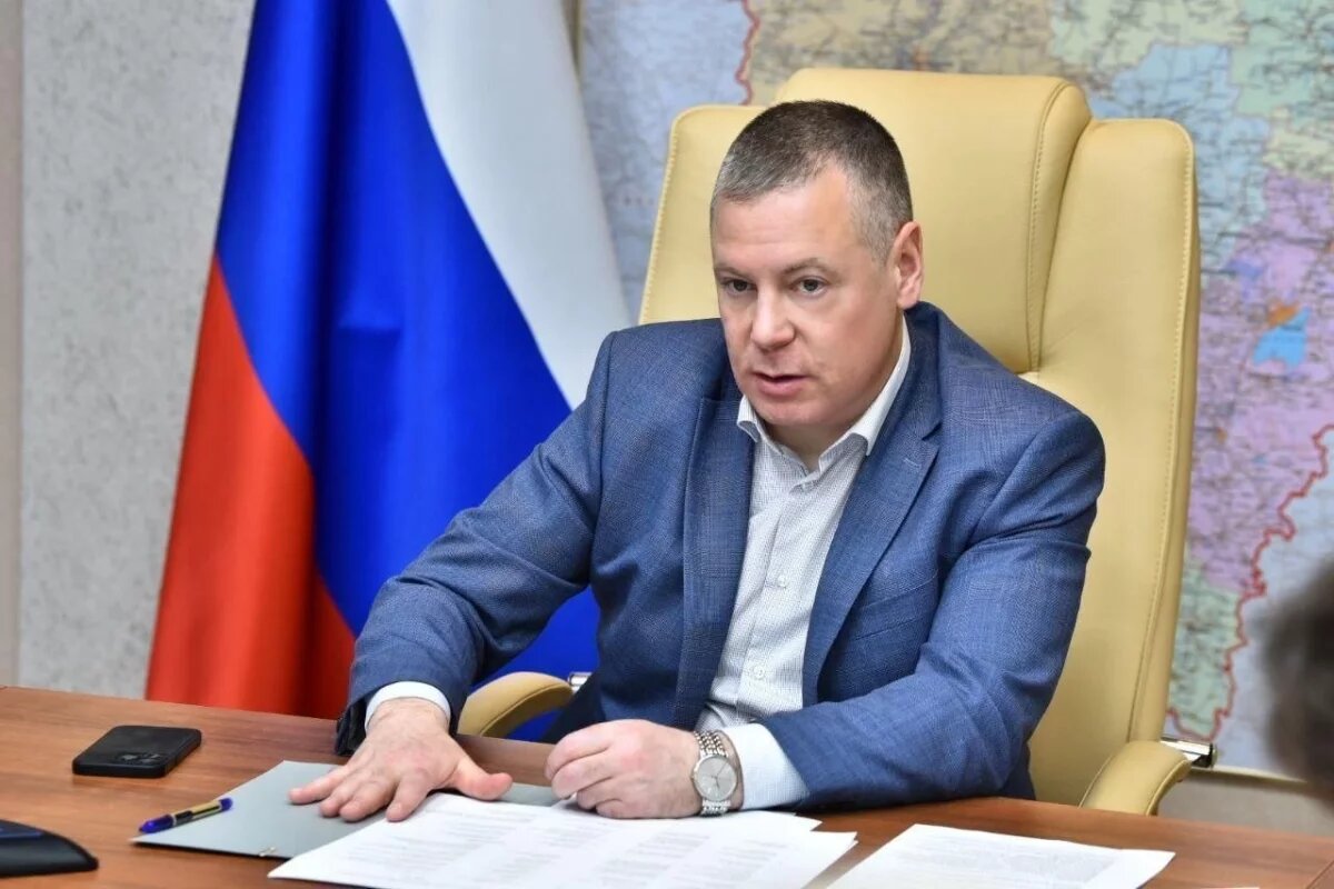    Михаил Евраев поздравил жительниц Ярославской области с 8 Марта