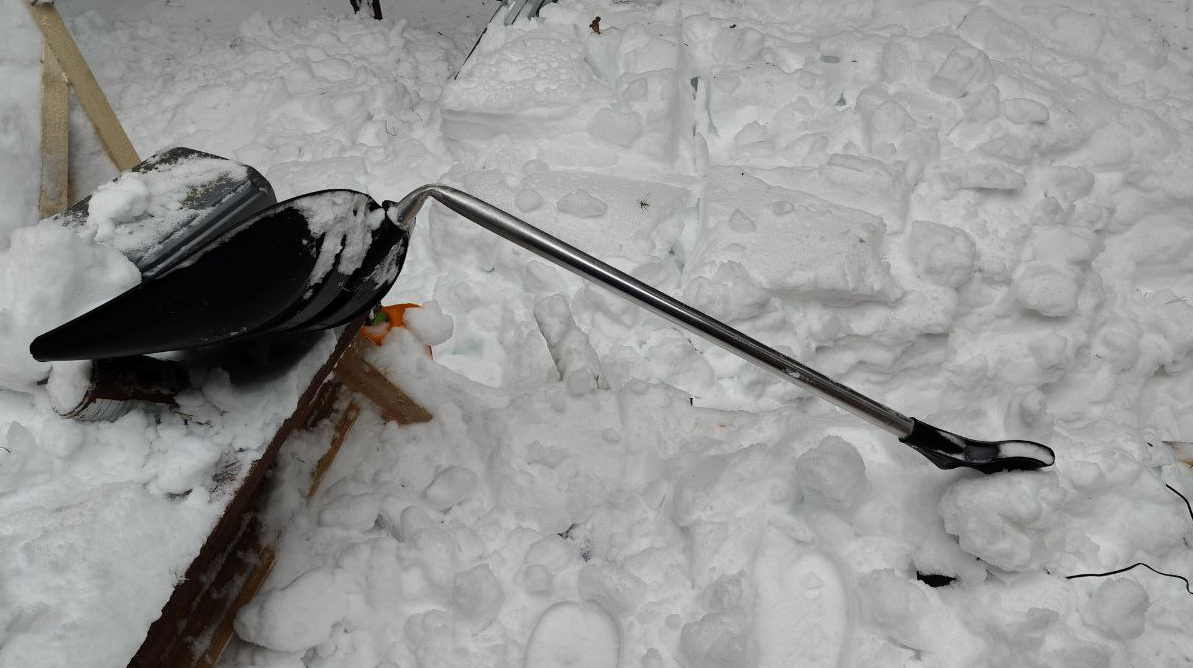 Лопата приуныла