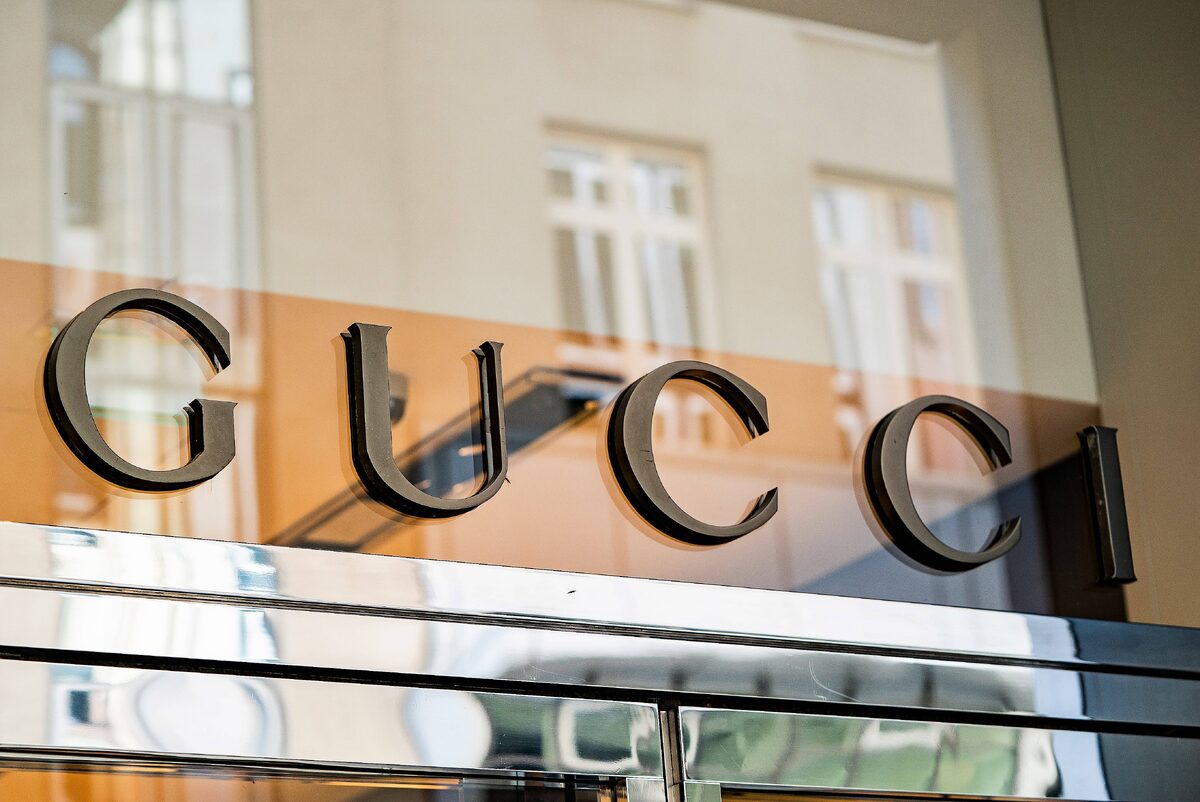    Gucci вывеска ГЛ