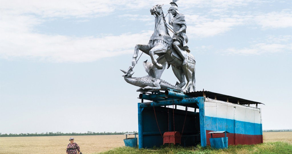 Самые странные автобусные остановки СССР в объективе канадского фотографа