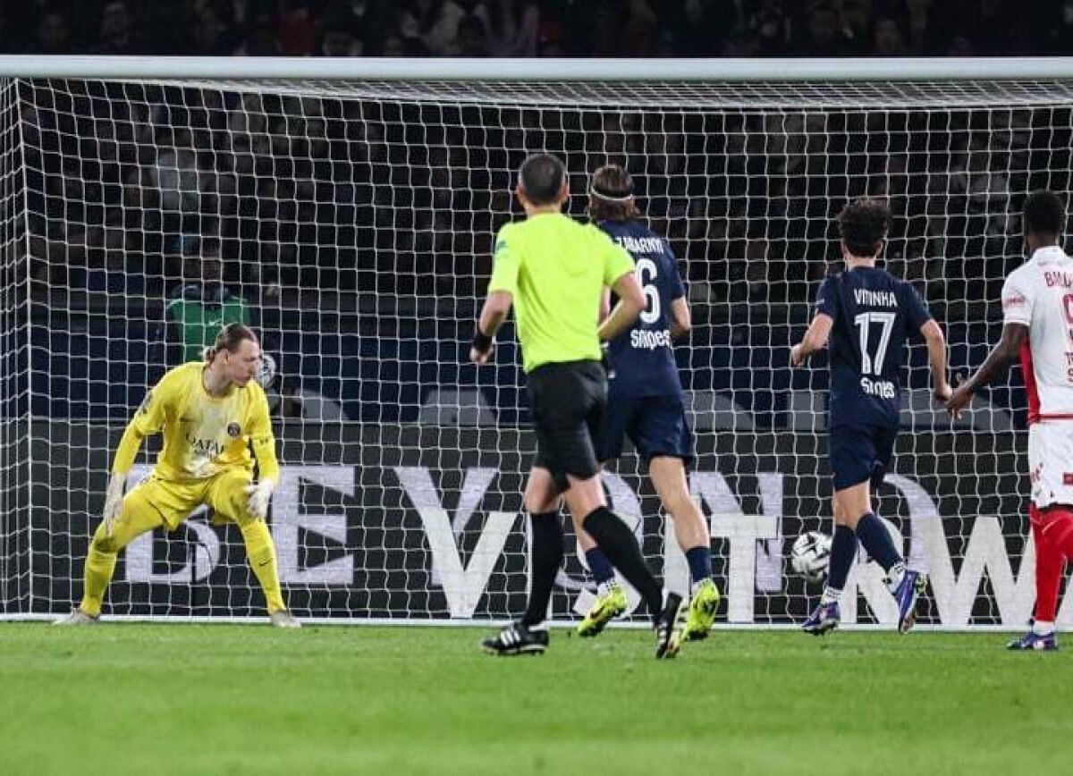    Paris Fans о Сафонове, признанном лучшим у «ПСЖ» в матче с «Монако»: ему сложно предъявить претензии