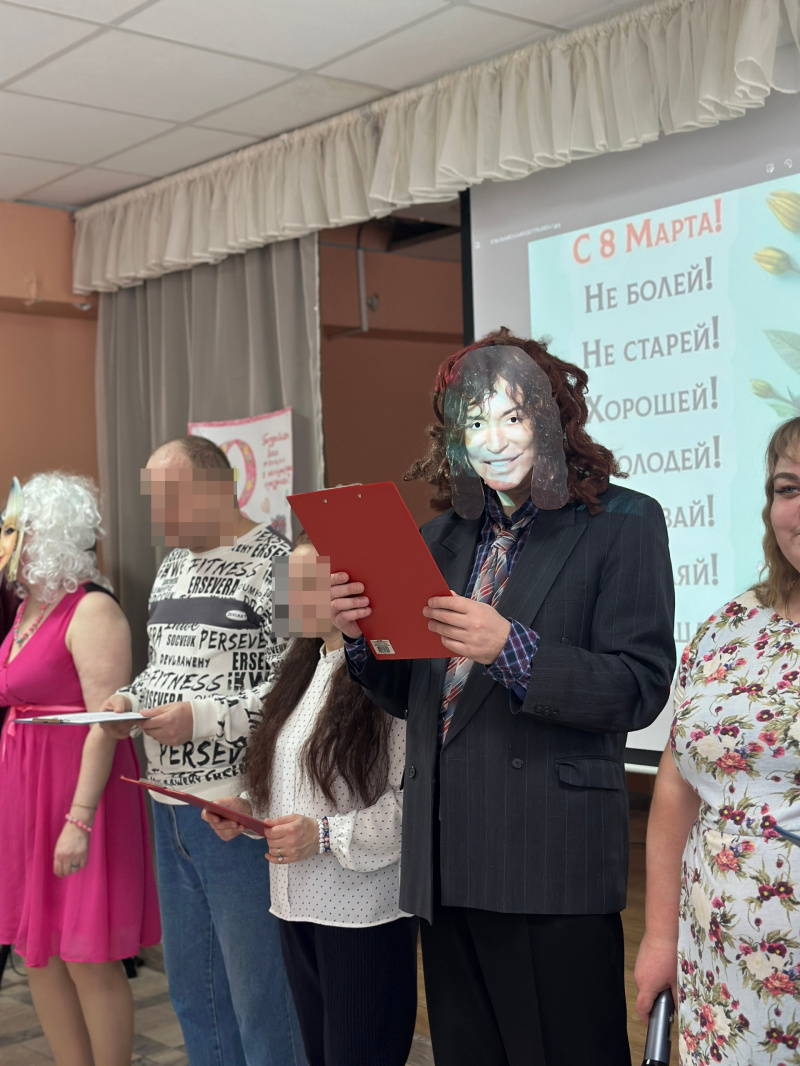    Психинтернат "Черемушки" в Карелии встретил 8 марта в масках Лепса и ВолочковойГБСУ СО ПНИ "Черемушки" / ВК