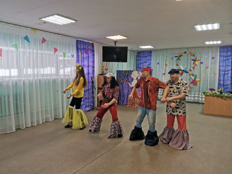    Психинтернат "Черемушки" в Карелии встретил 8 марта в масках Лепса и ВолочковойГБСУ СО ПНИ "Черемушки" / ВК