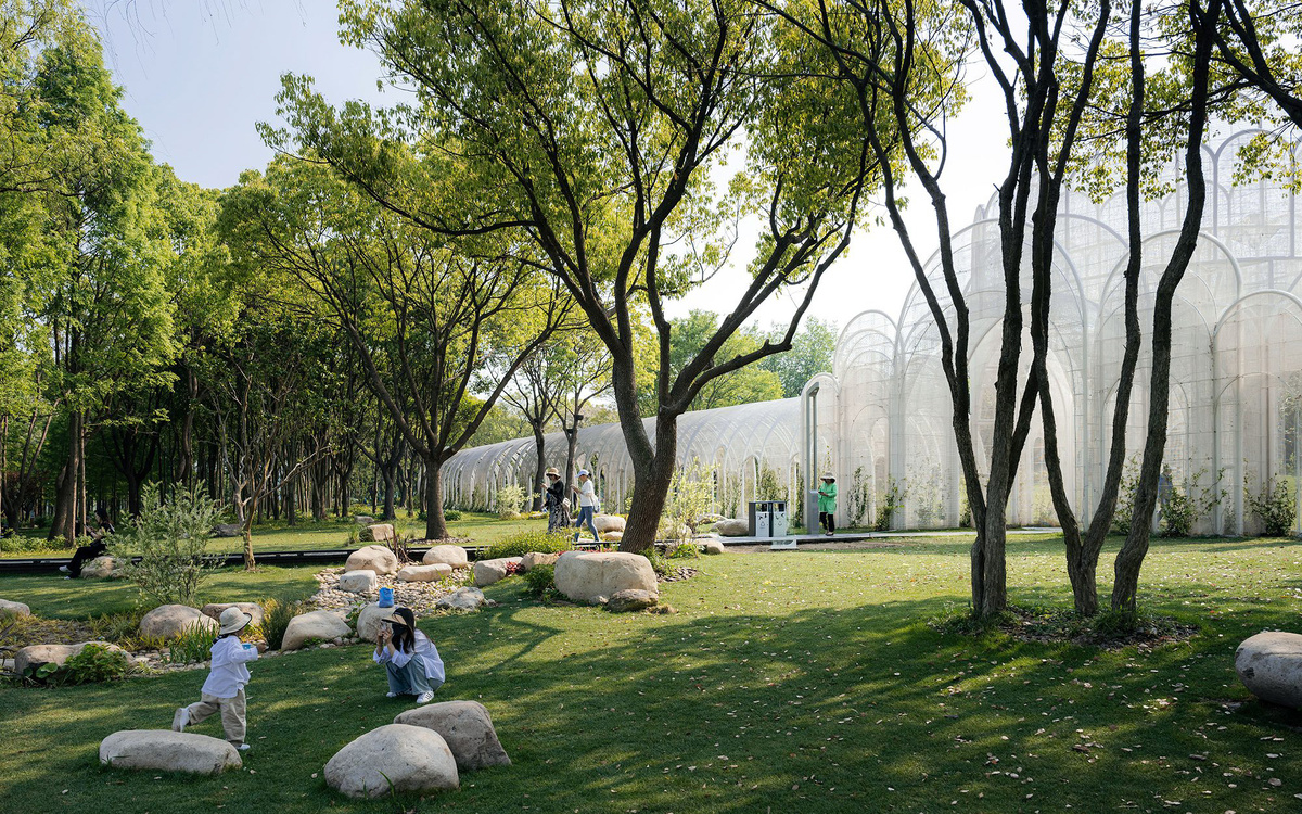 Project: Emerald Screen Pergola | Architecture: Wutopia Lab | Photo: CreatAR Images | Geo: Wuxi, CH