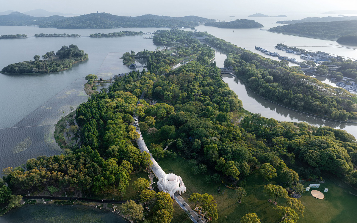 Project: Emerald Screen Pergola | Architecture: Wutopia Lab | Photo: CreatAR Images | Geo: Wuxi, CH