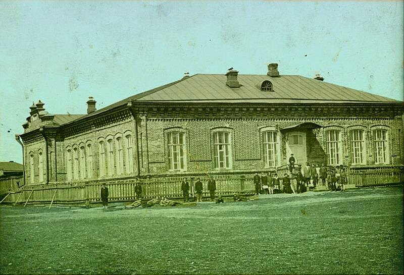 Напольная школа в Алапаевске. Место последнего пристанища Великих Князей перед мучительной смертью.