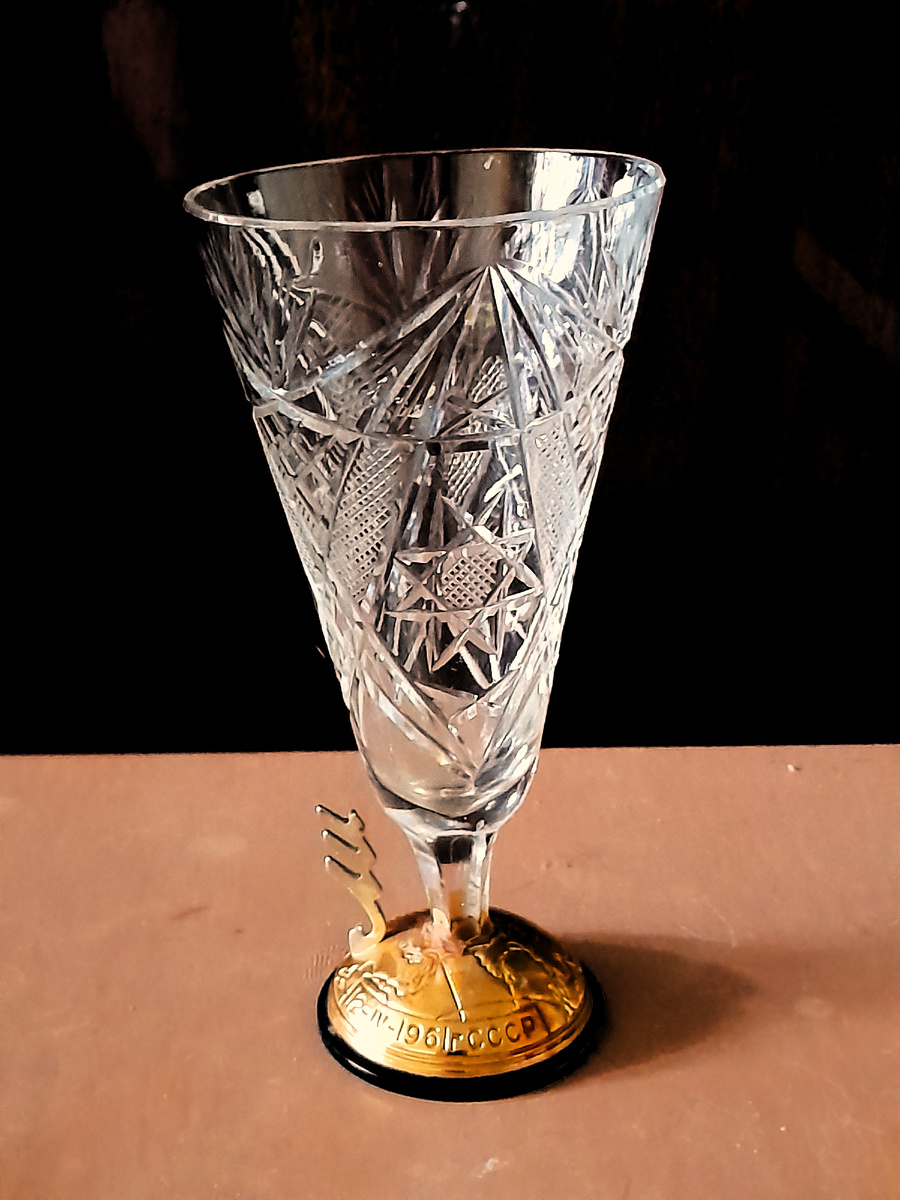 Главный герой этой статьи - необычный хрустальный фужер