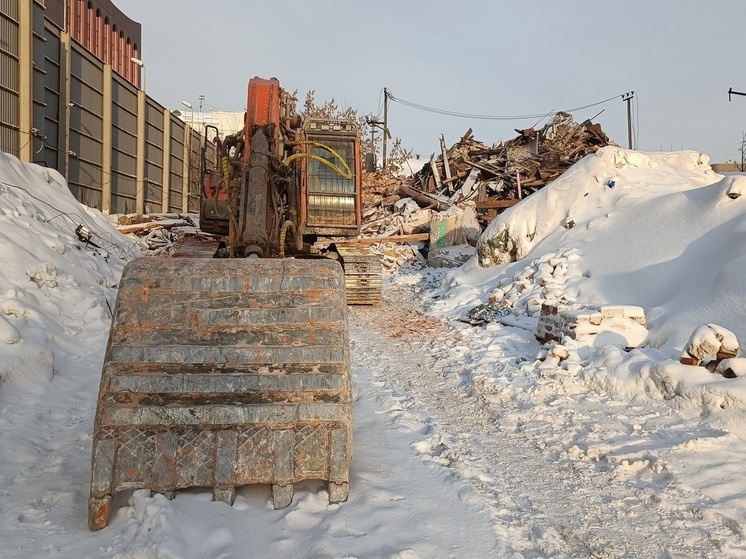     В центре Екатеринбурга снесли бывший ОКН 19 века на ул. Розы Люксембург 8/10. Фото: Николай Курилов / МК-Урал.
