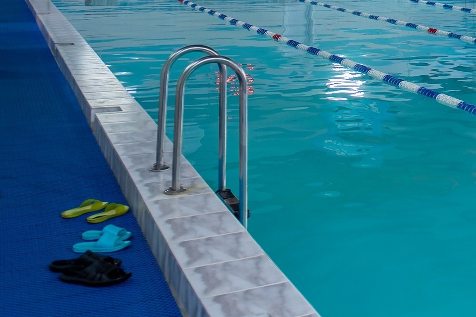    Бассейн достроили только в ноябре 2024 года. Михаил ФРОЛОВ