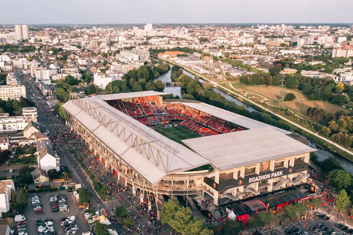 «Роазон Парк», он же «Рут де Лорьян» – домашний стадион «Ренна». Источник фото: https://www.staderennais.com
