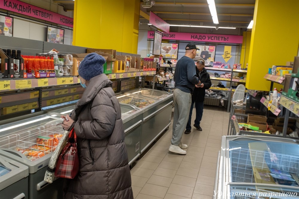 возле мяса все бегают 