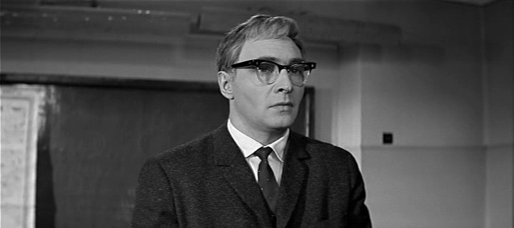 Полонский сперва был против выбранного режиссёром Вячеслава Тихонова. Автор сценария представлял героя иначе - внешне непривлекательного, с явным душевным надломом. 