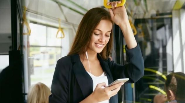 Переключите внимание на дела, не связанные с работой. Усталость начнёт отступать.  