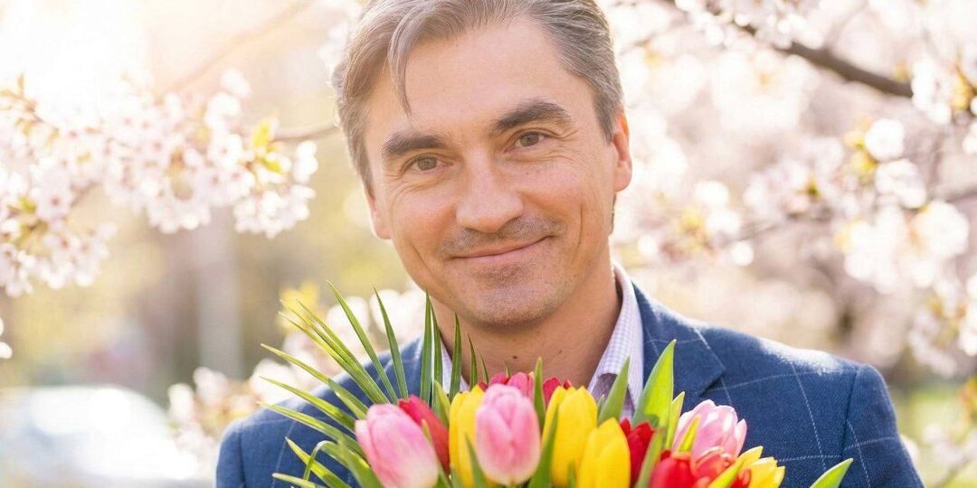 С 8 Марта, дорогие женщины