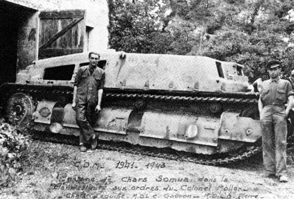 Один из SOMUA S 40, шасси закончили, но до конца танк не был сдан.