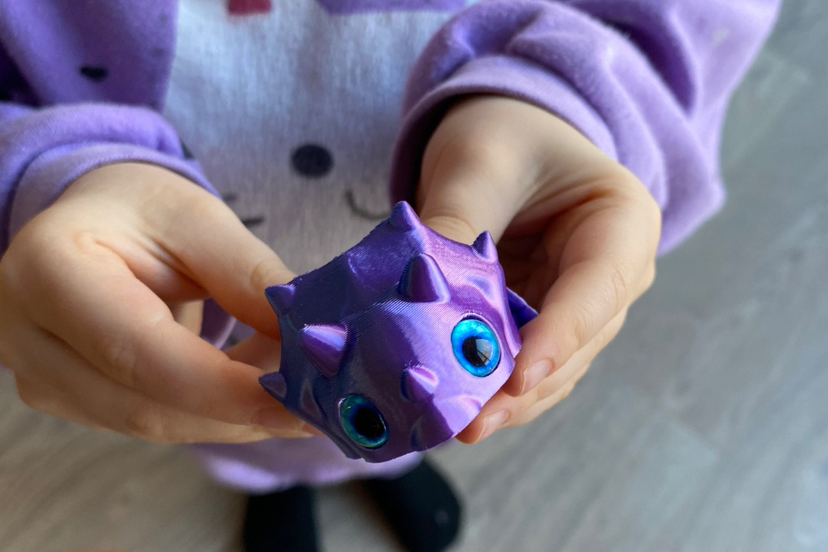 Листайте - там мы, фломастеры, песок и праздничный обед 