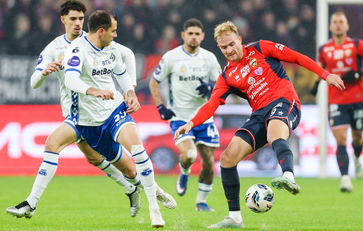    Нападающий ЦСКА Лусиано Гонду (справа)  Валерий Шарифулин/ТАСС