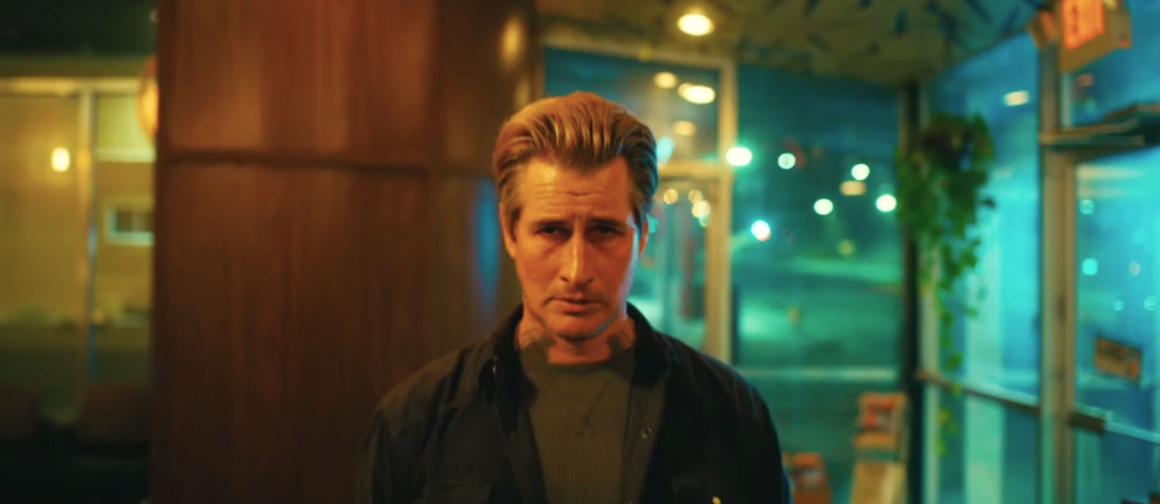 Кадр из фильма "Убийца в петле времени"