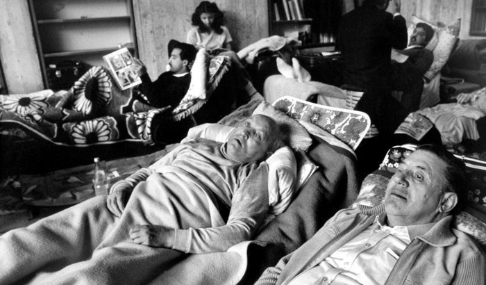 Людей словно охватило массовое помешательство.