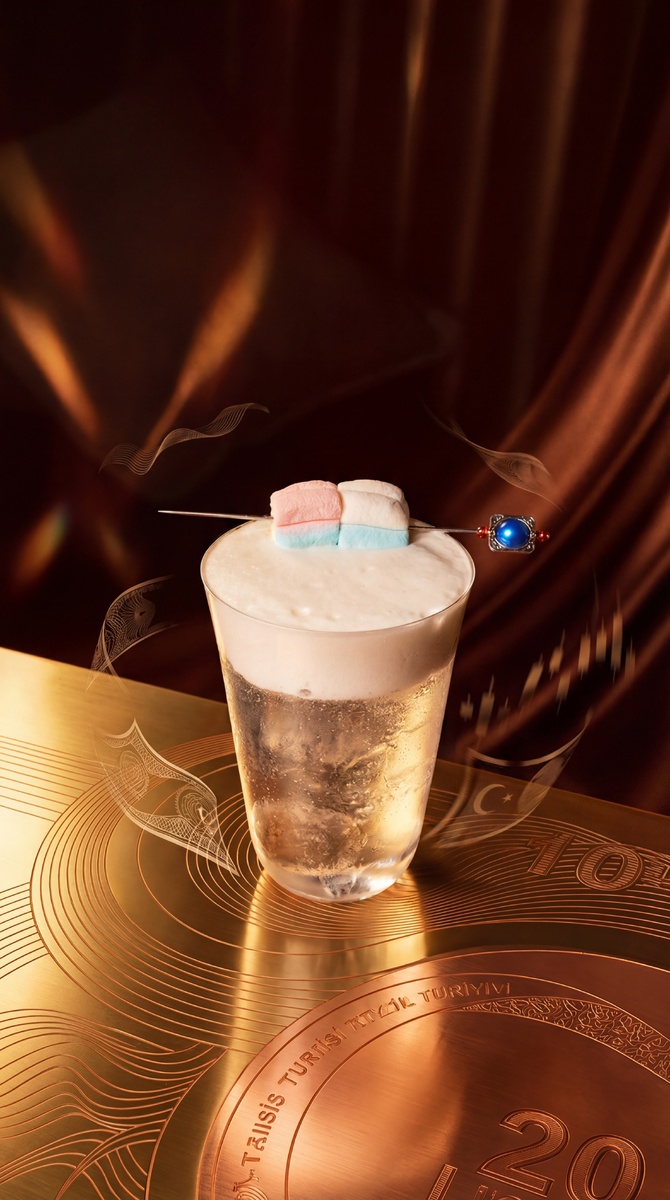 Лира - сладкая высокорисковая история на кокосовом роме: сливочная ваниль, дынный пломбир и тропическая сладость для любителей волатильных удовольствий.