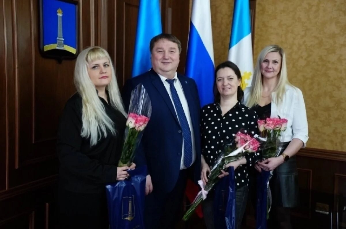    Глава Ульяновска поздравил многодетных мам с 8 Марта