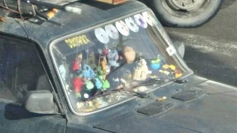 Тайна компакт-дисков на стекле: для чего нужны дальнобойщикам?