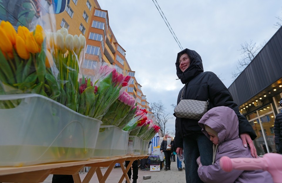    День 8 марта в Мариуполе Александр ИВАНОВ
