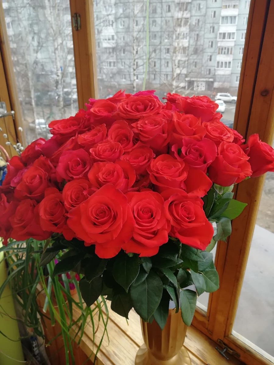 С праздником весны всех нас 