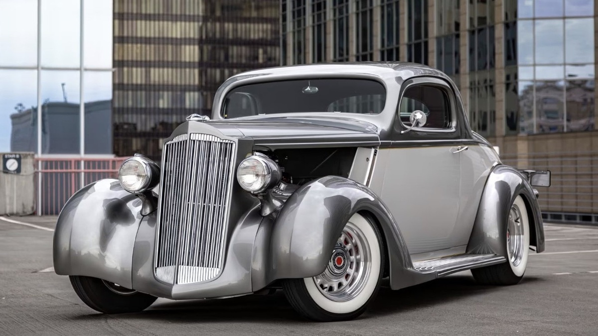 Packard 115C 1937 года