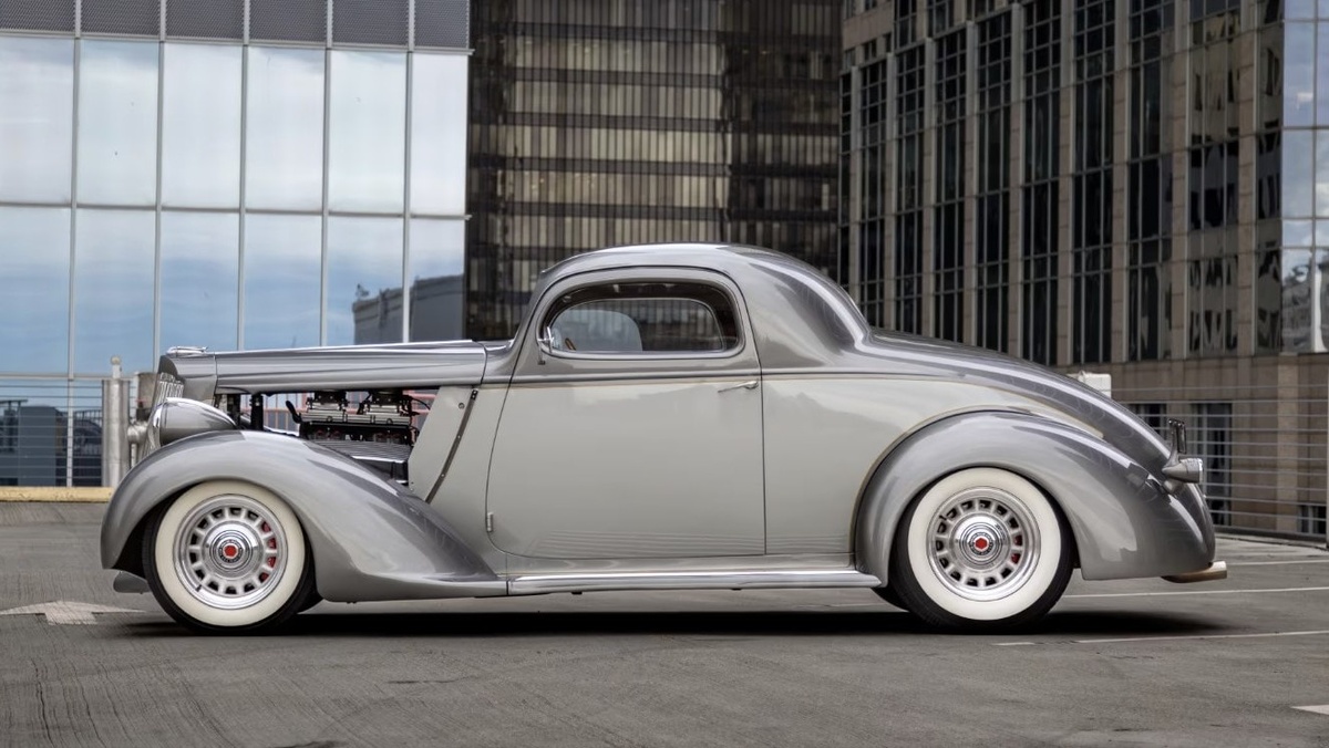 Packard 115C 1937 года