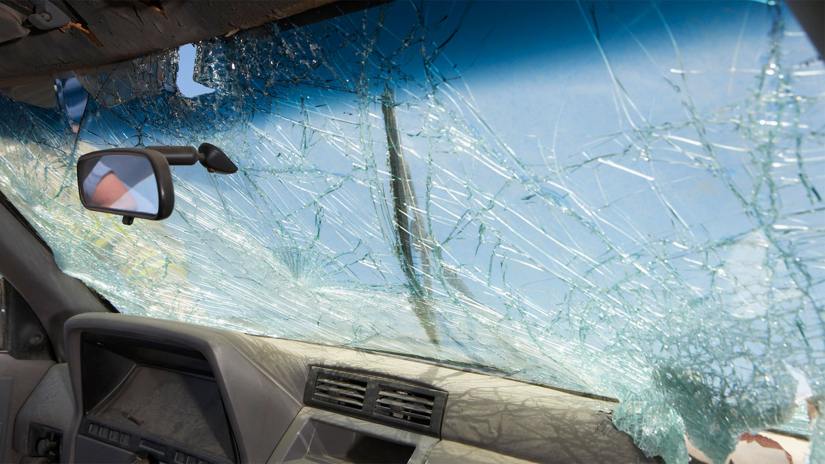    Легковой автомобиль разбитое лобовое стекло ВАЗ ЖИГУЛИ (глп)