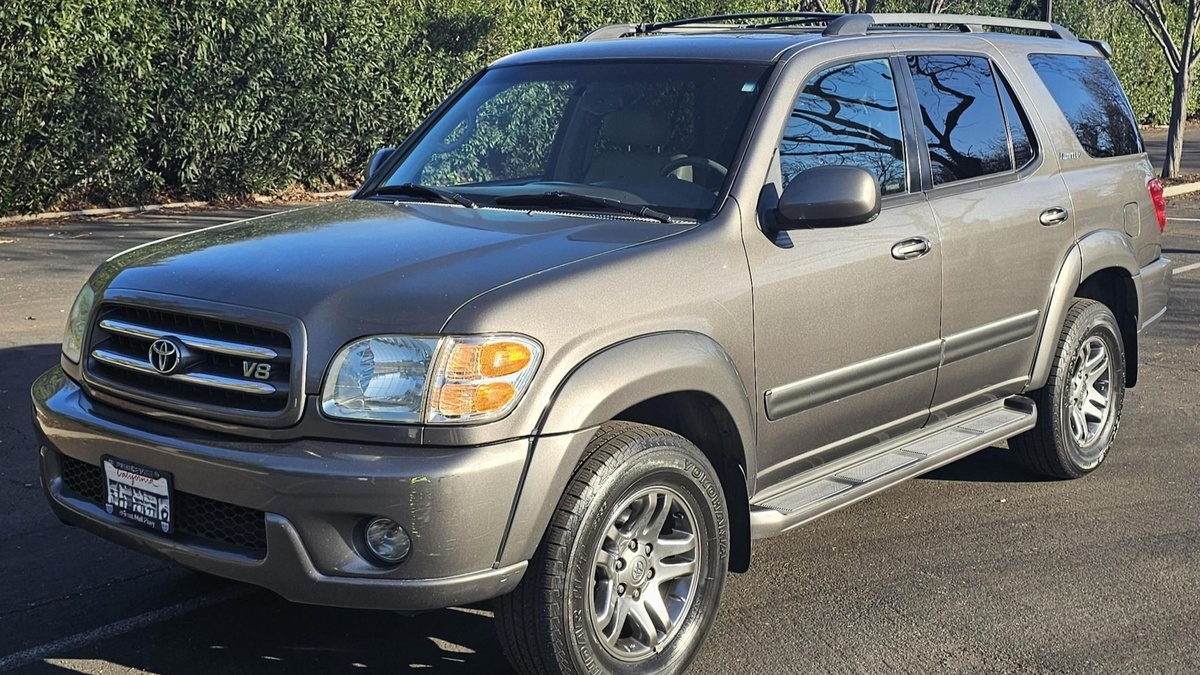 Toyota Sequoia 2004 года
