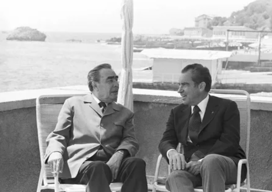 Леонид Брежнев и Ричард Никсон