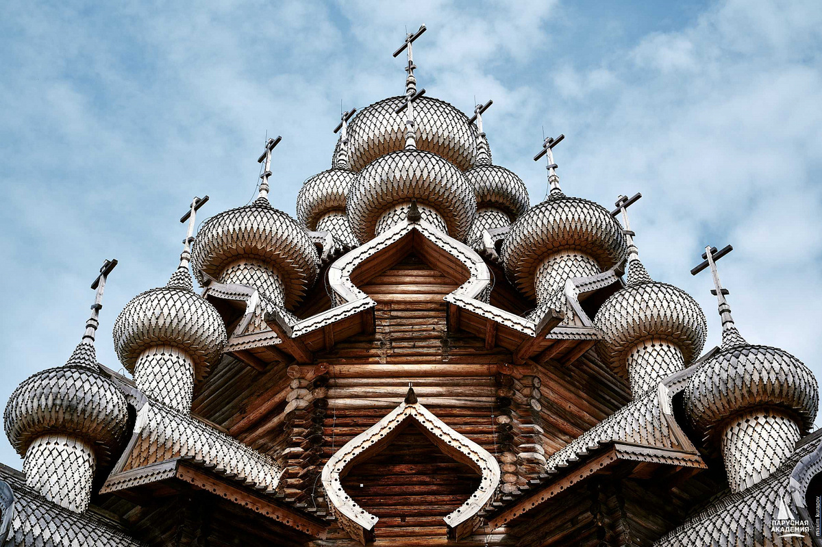 Идем на яхте в Кижи: краткий гид по архитектуре русского севера
