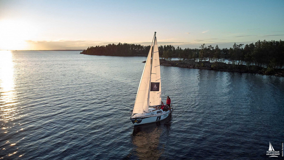 Идем на яхте в Кижи: краткий гид по архитектуре русского севера