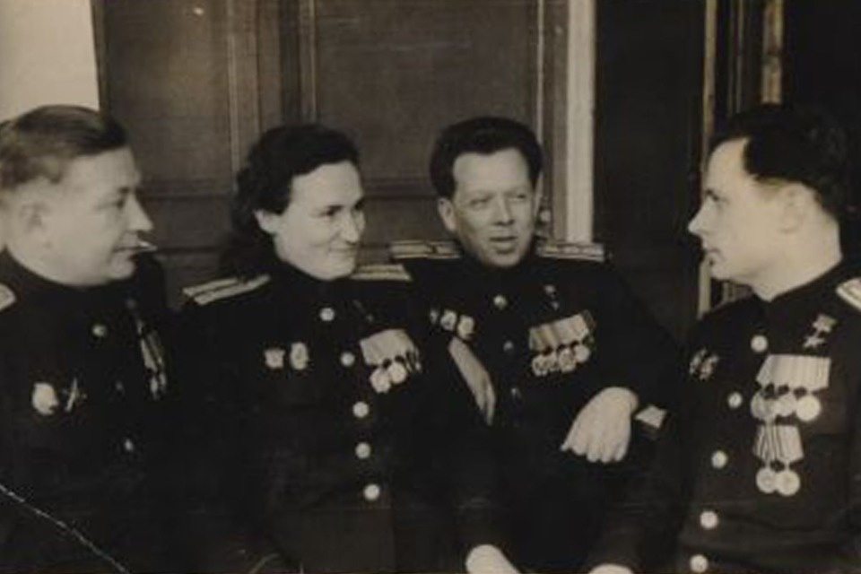 Василий Иванович Мурзич (справа). Источник: https://clck.su/BKisX